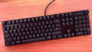 The Das Keyboard MacTigr on a beech surface.